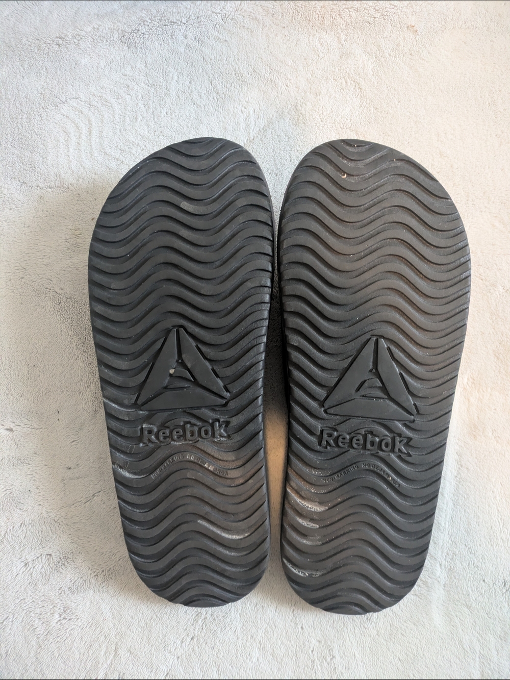 Reebok Black Flip Flop Sandals with Blue Logo - Picture 2 of 8
